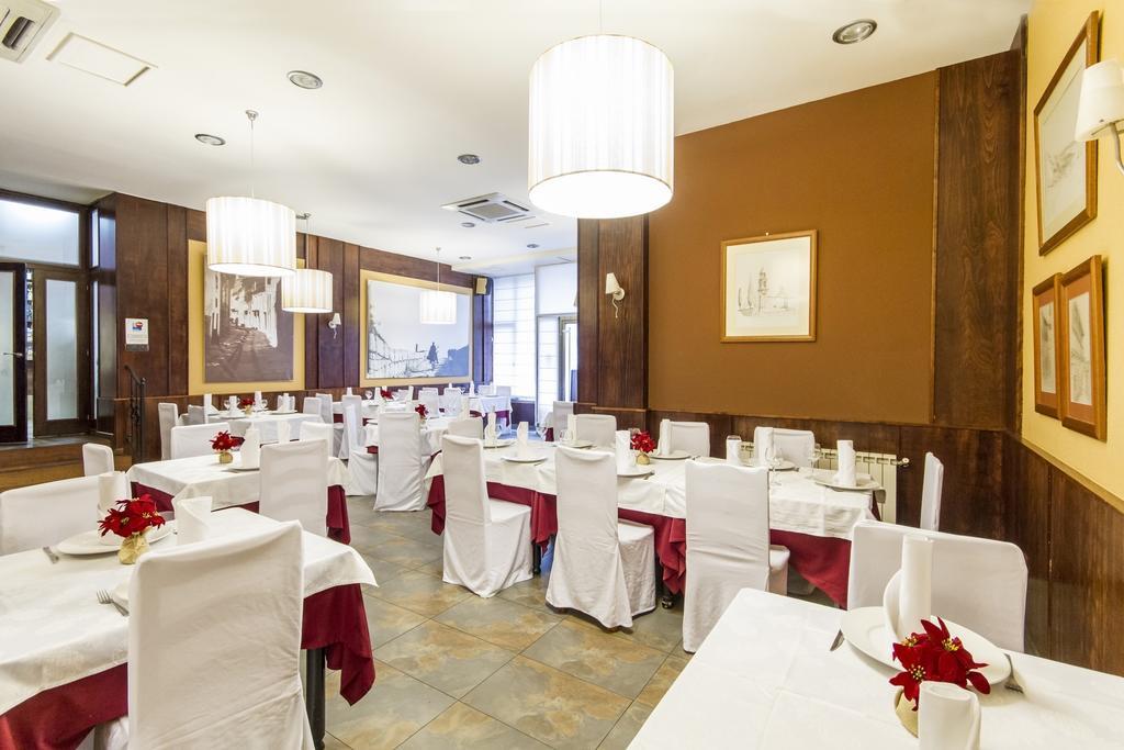 Hostal Restaurante Alarico Allariz Luaran gambar